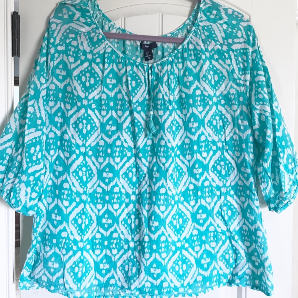 Gap women’s top, size medium